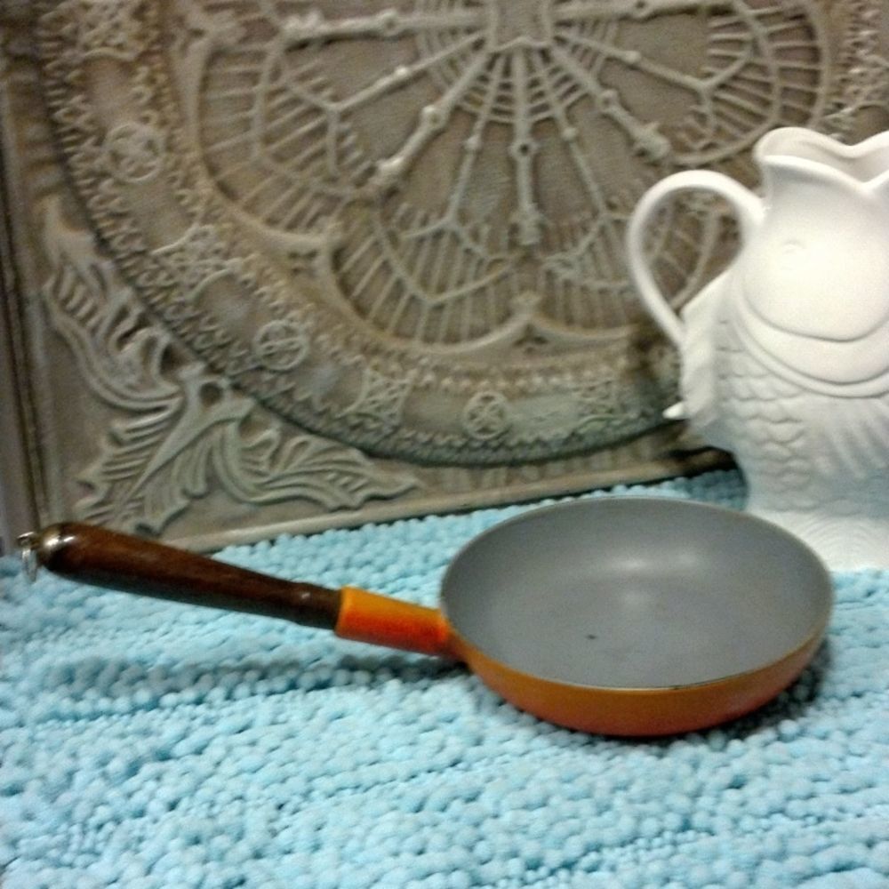 Vintage Orange Descoware 23-g B Fe 8 Inch Skillet.